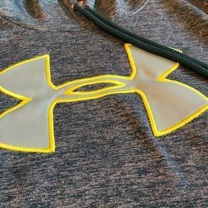 Woman’s SZ Sm Under Armour Hoodie Great Condition